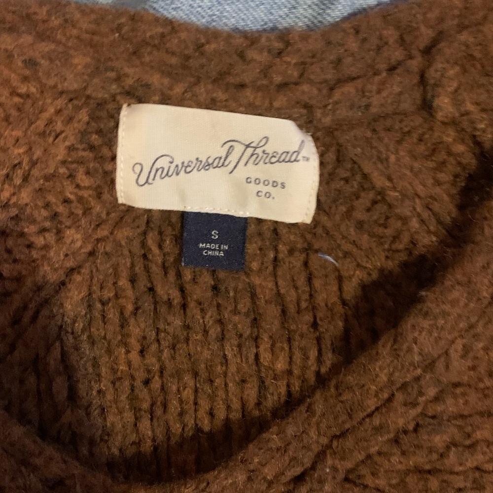 Universal thread sweater